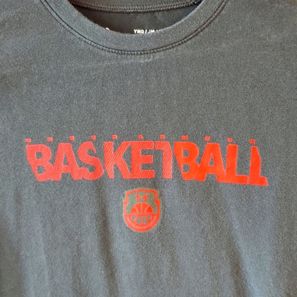 Under Armour Black and Red Basketball Short Sleeve T-shirt Size Youth Medium - Picture 3 of 4